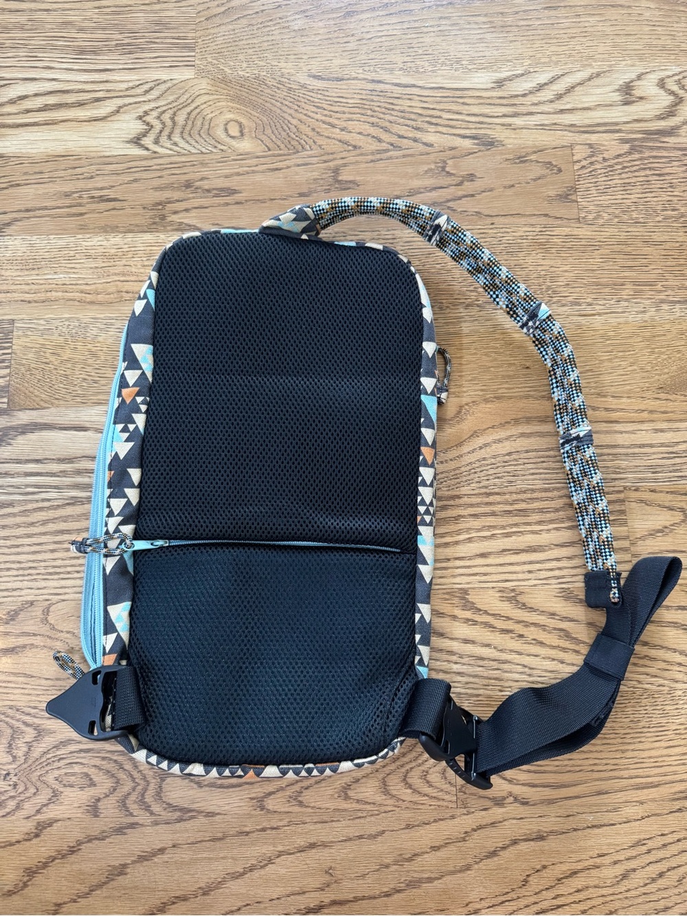 KAVU Sling Backpack Bag in Black with Geometric Print - Picture 2 of 4